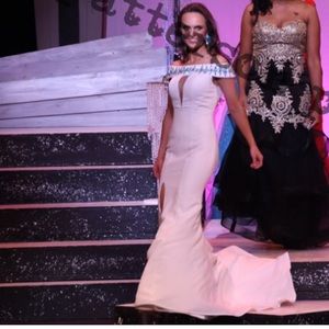 Gaspar Cruz Long White Pageant Formal Prom Dress